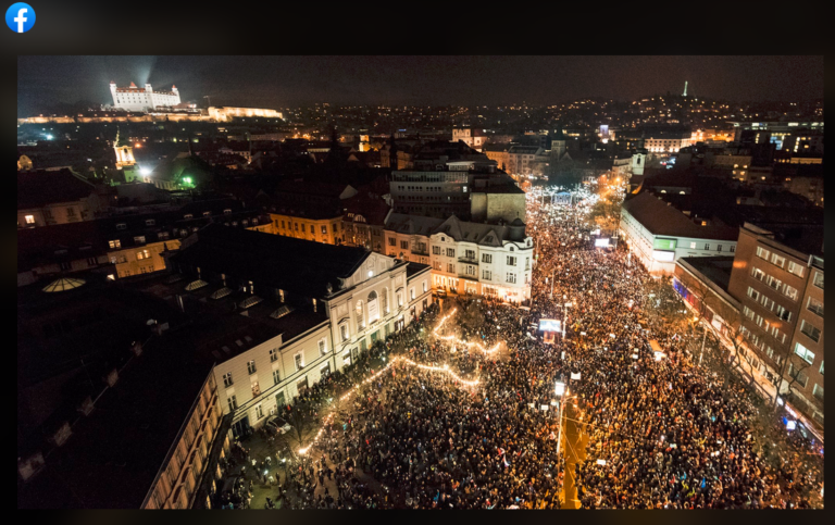 Obr. 5: Záber zo smútočného pochodu po vražde Jána Kuciaka a Martiny Kušnírovej z 2.3.2018 v Bratislave